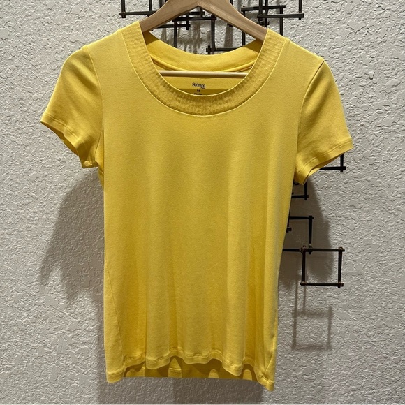 Yellow Fitted Short Sleeve Tee with sequin collar - Picture 2 of 9